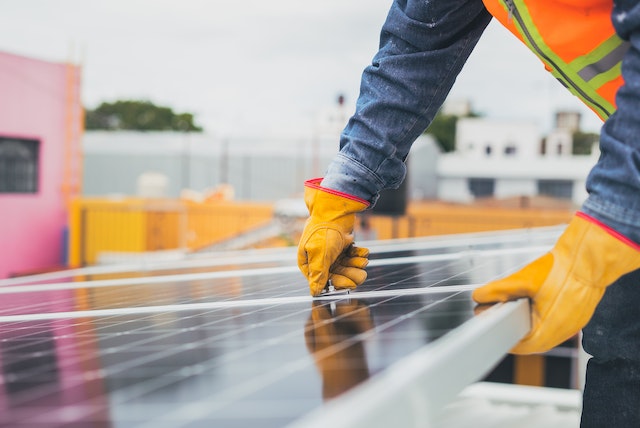 Solar panel installer